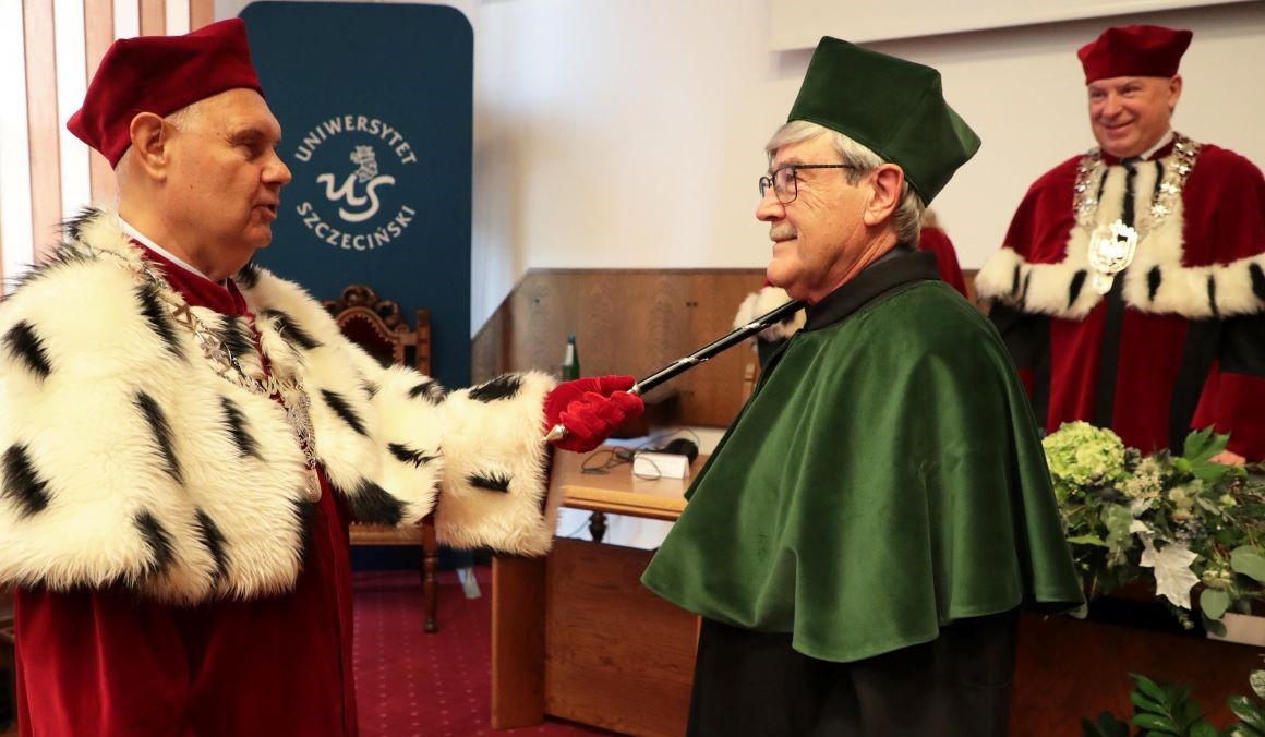 Ceremony to award an honorary doctorate to Professor Paul C.W. Davies